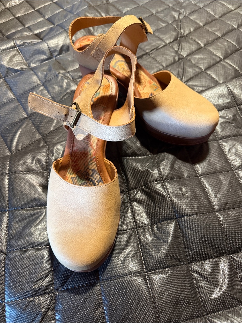 BOC by Born Natasha Womens Round Closed Toe Clogs Natural Size 10 NWOT